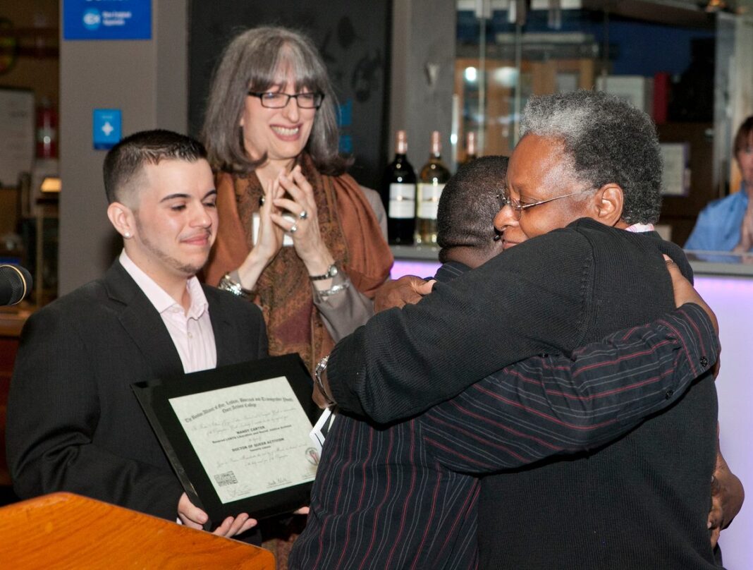 20120506_baglys-out-for-youth-gala-4