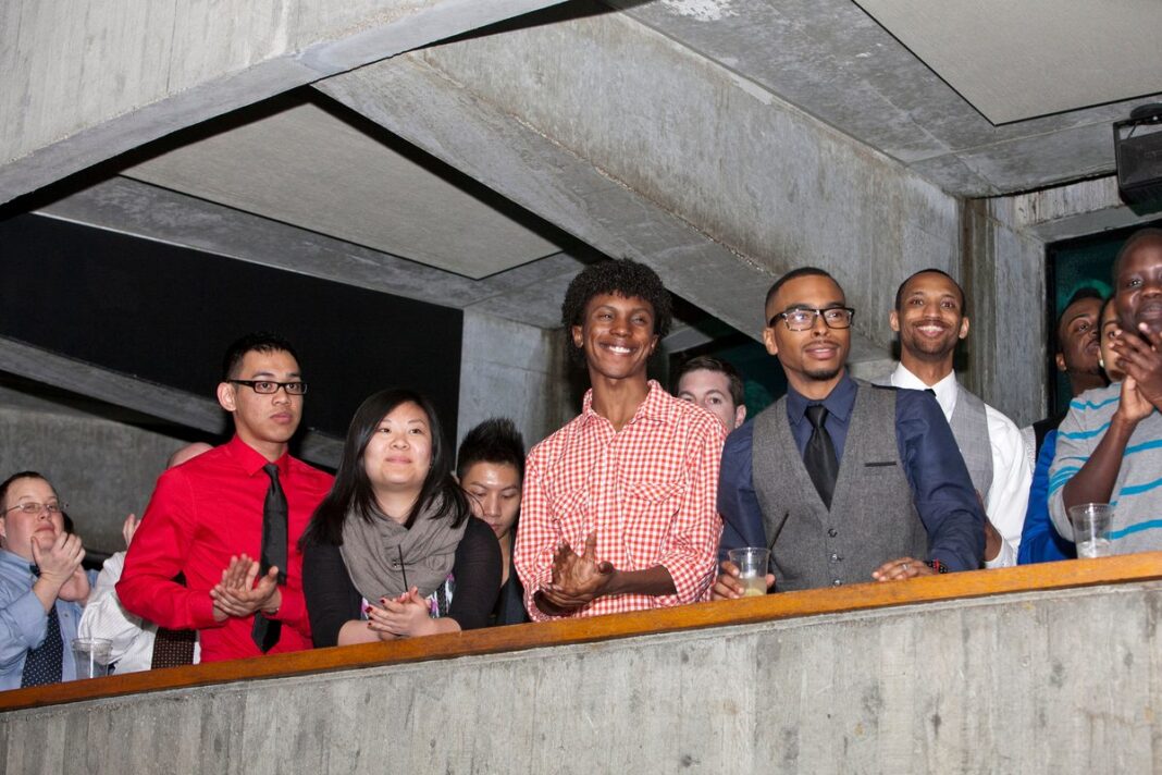 20120506_baglys-out-for-youth-gala-7