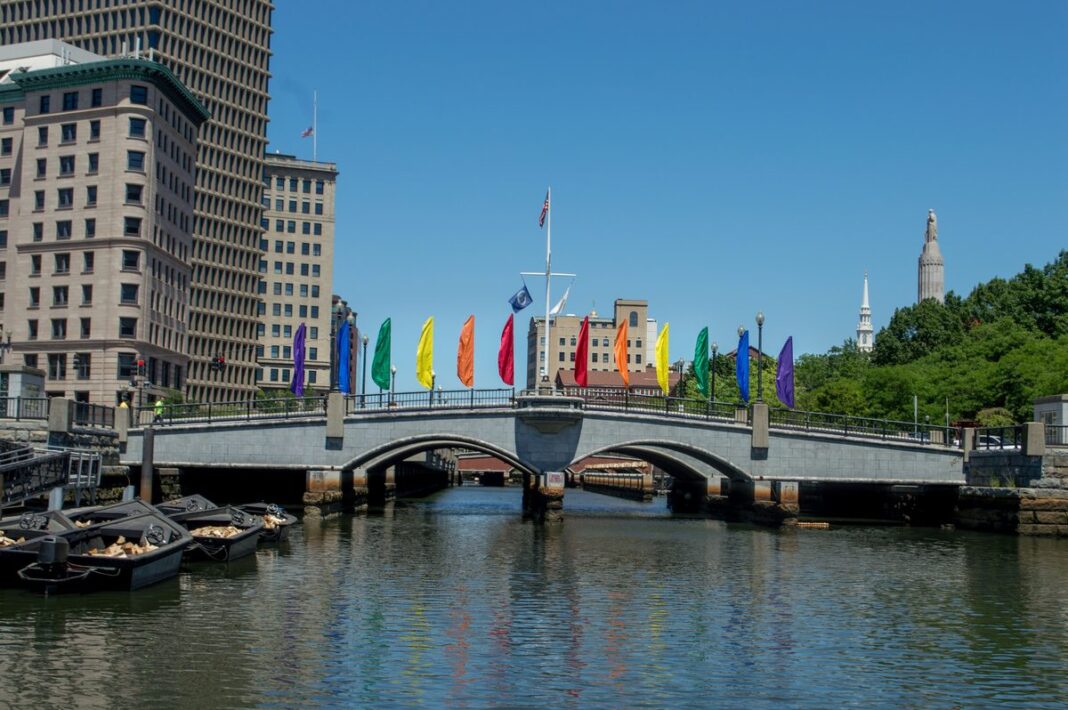 20160910_rhode-island-pridefest-illuminated-night-10