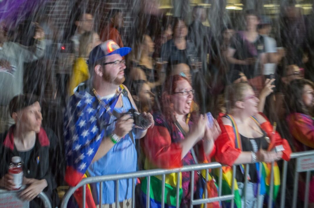20160910_rhode-island-pridefest-illuminated-night-20
