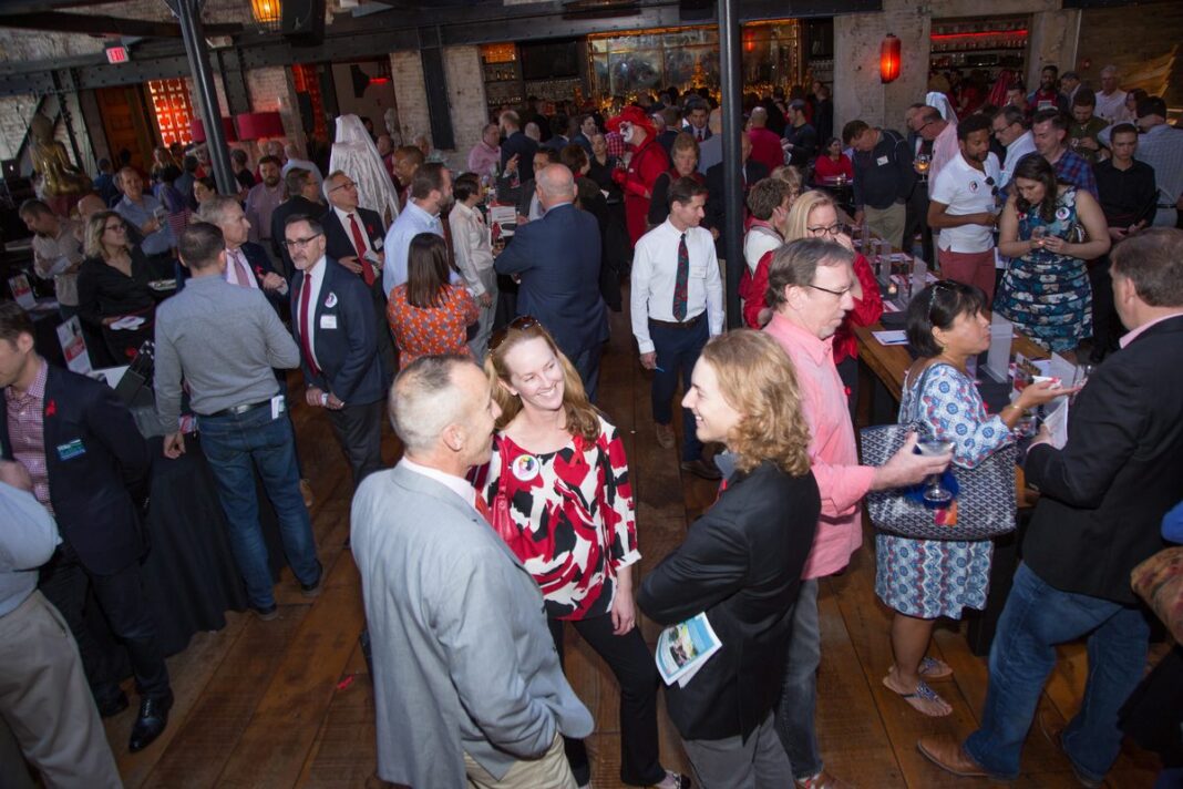 20170708_red-party-auction-12