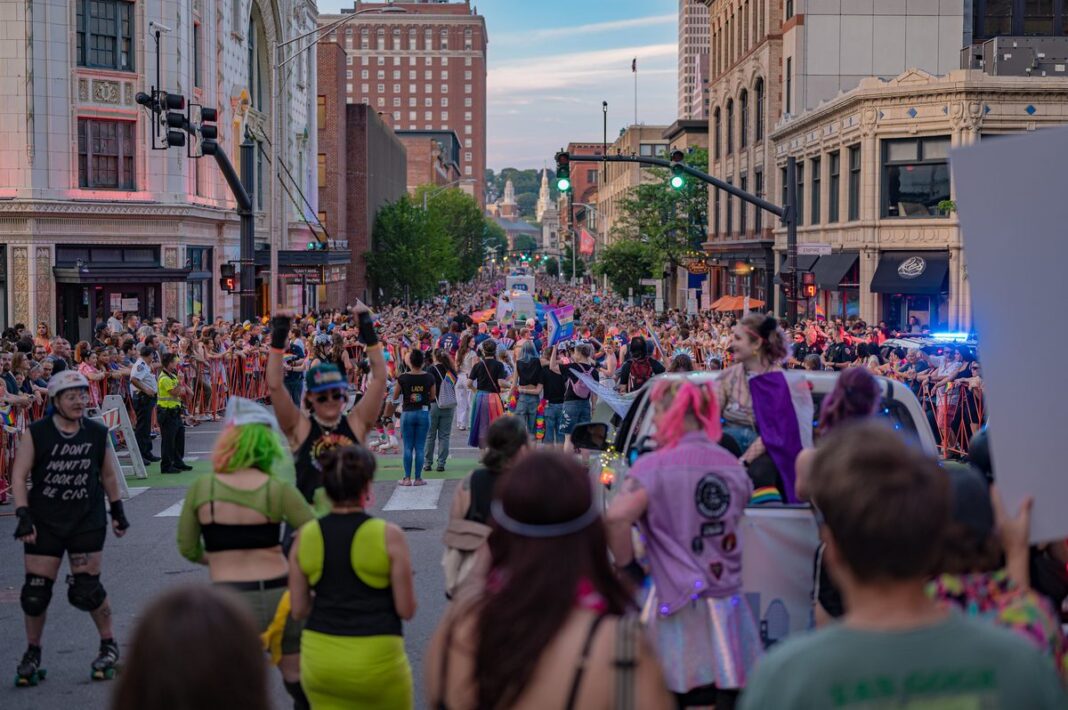 20250910_ri-pridefest-illuminated-parade-10