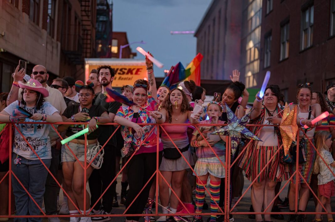 20250910_ri-pridefest-illuminated-parade-17