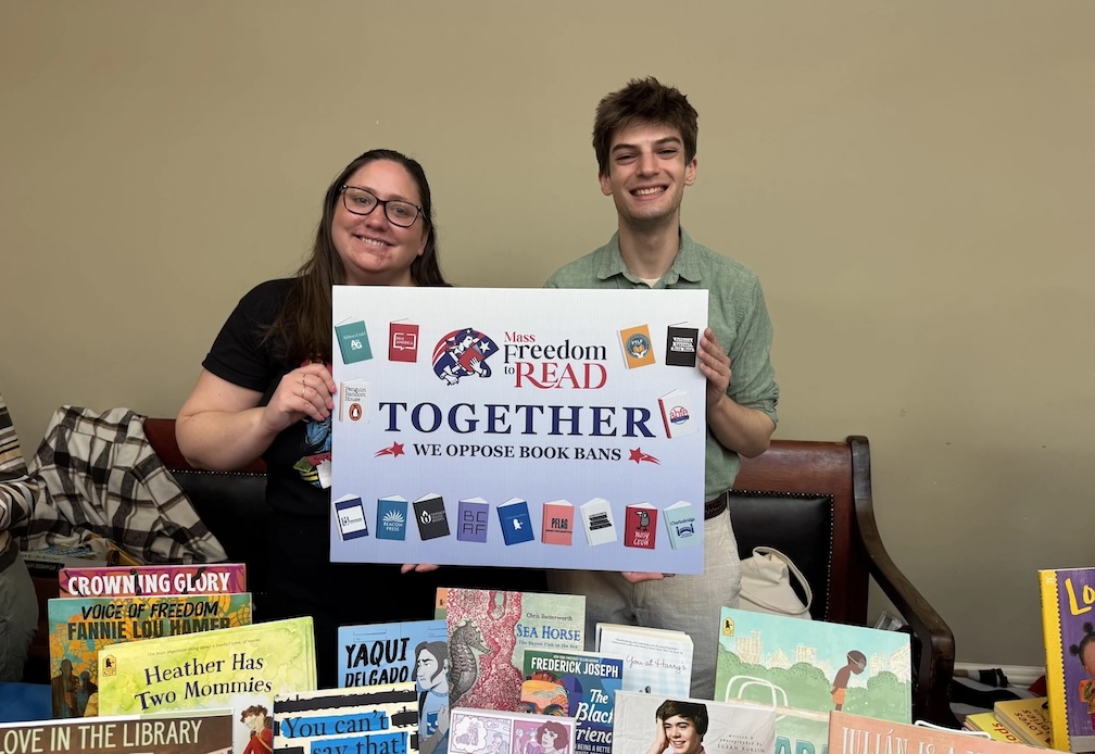 Authors, librarians, legislators, advocates rally for free-speech bill